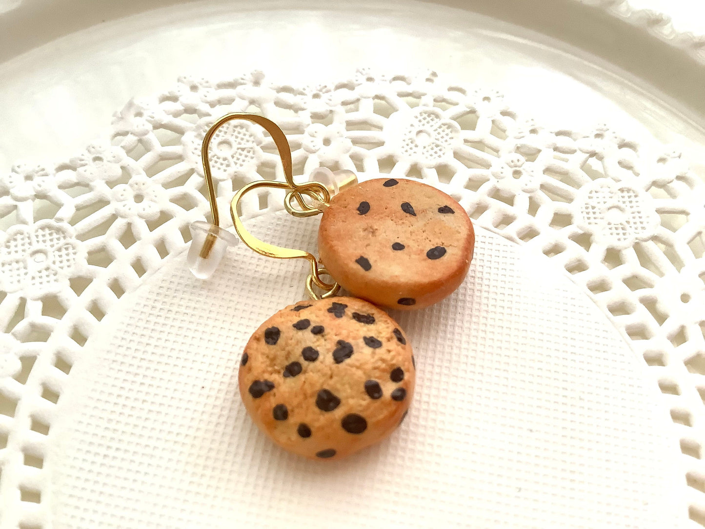 Realistic chocolate chip cookie earrings, miniature cookies, waitress gift, baker gift, polymer clay earrings, handmade, food earrings