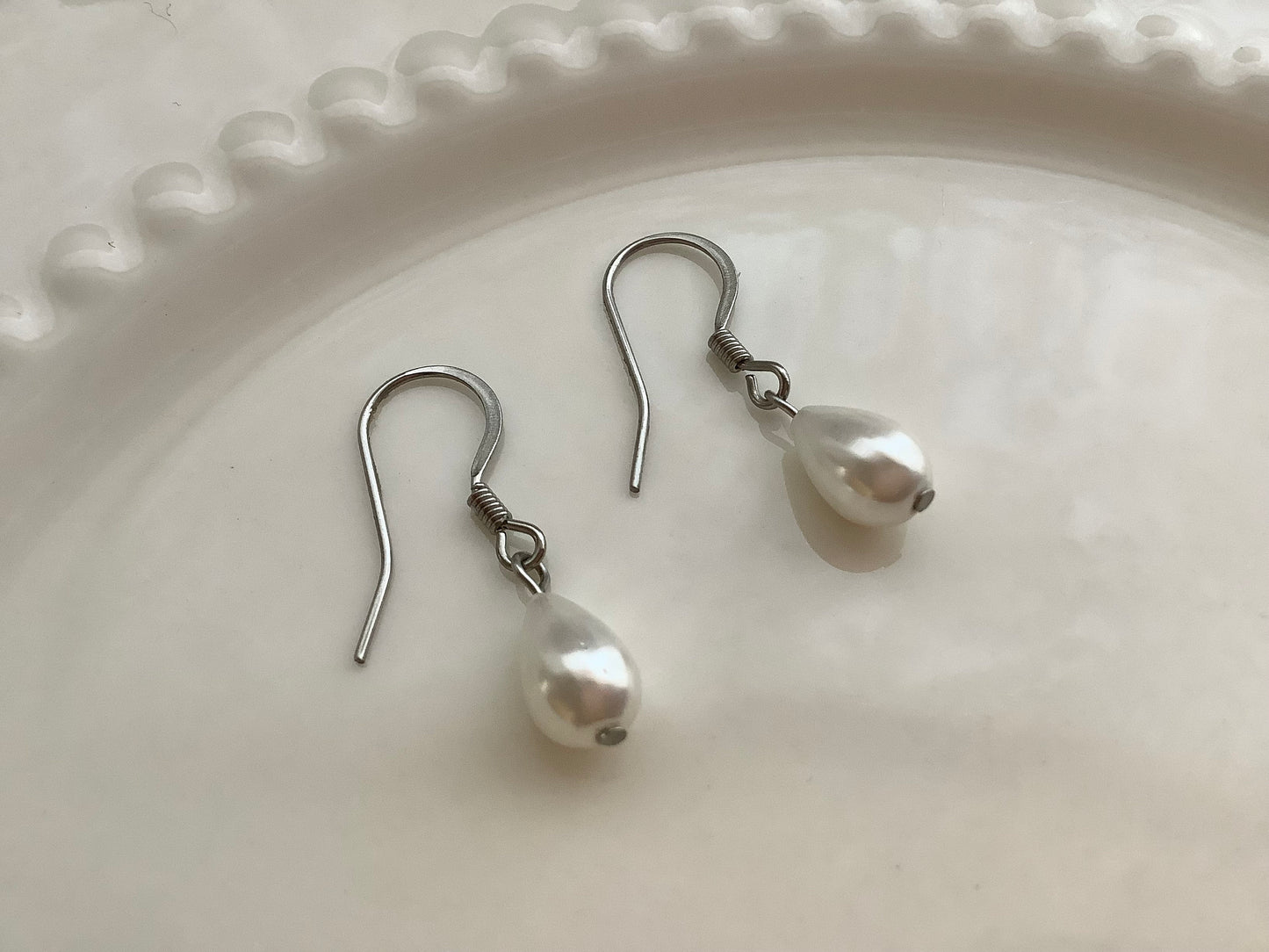 Dainty pearl earrings, white pearl teardrop dangles  for formal or everyday earrings, stainless steel hooks, minimalist wedding, prom