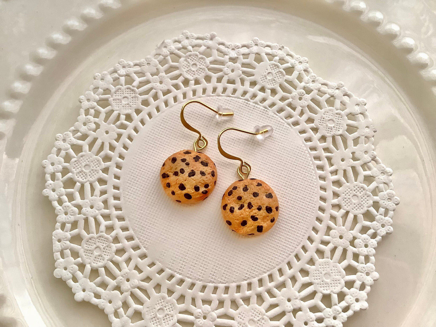 Realistic chocolate chip cookie earrings, miniature cookies, waitress gift, baker gift, polymer clay earrings, handmade, food earrings