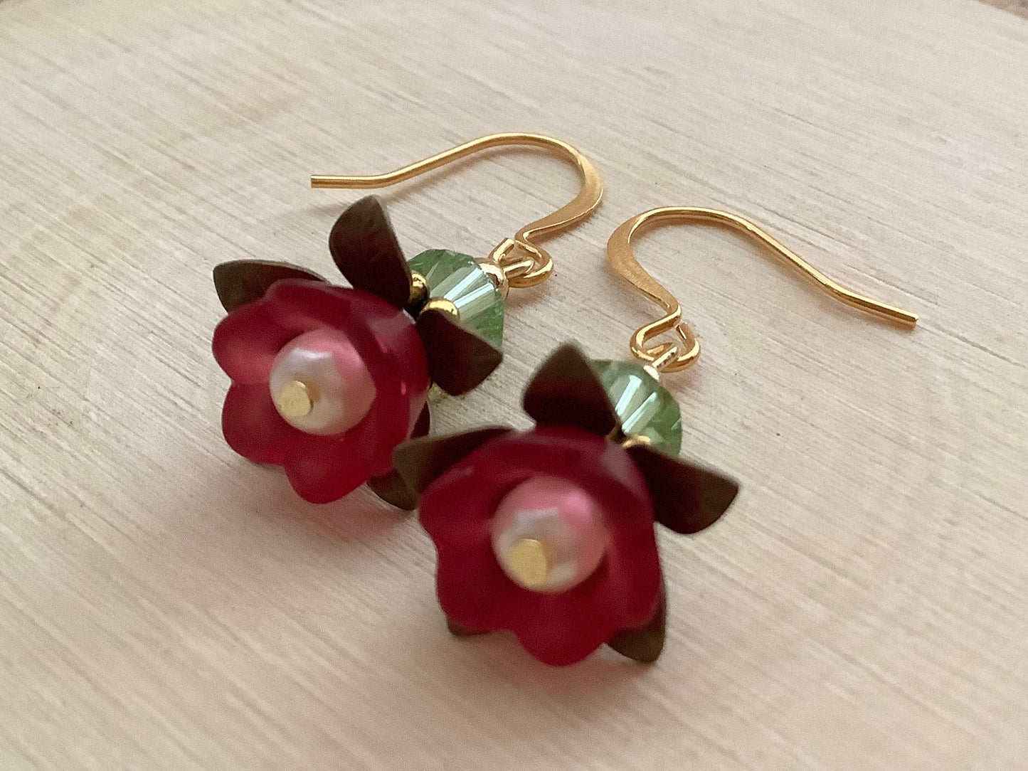 Earrings Victorian White Frosted Lucite Flower earrings, dainty earrings, Fairy jewelry, antique style flower earrings, Vintage style